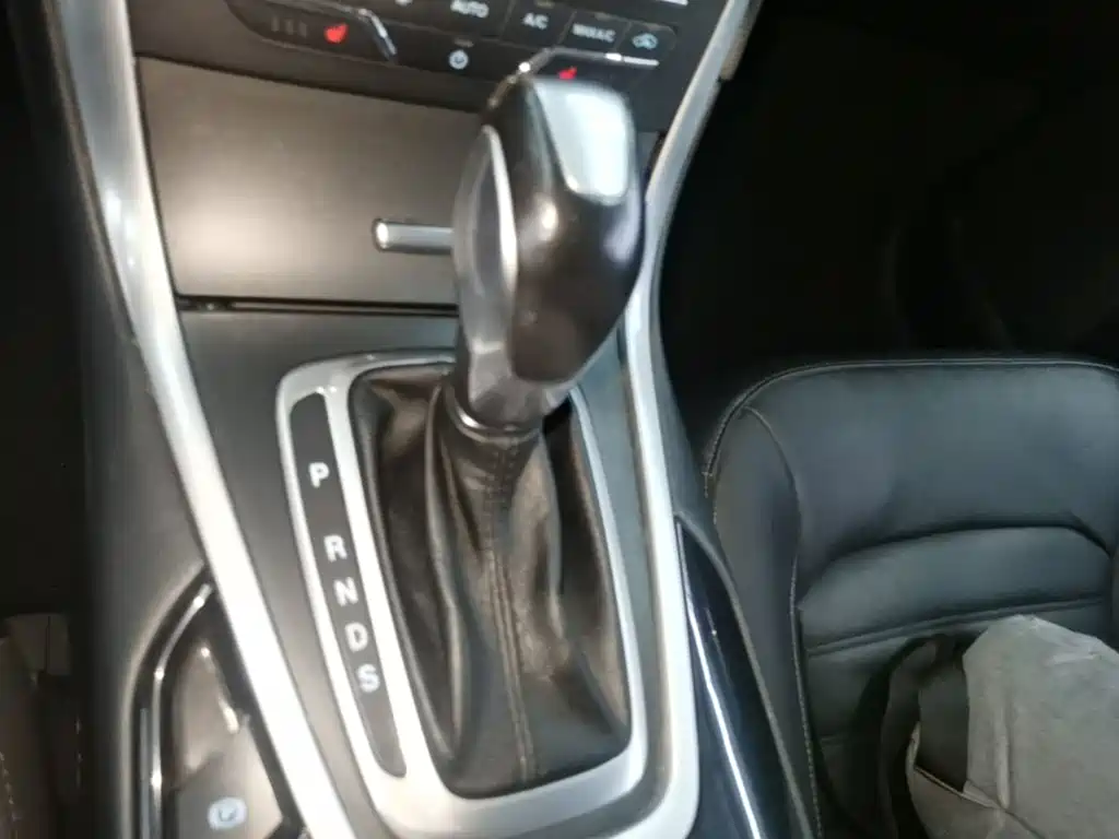 Фото 14 - Ford Edge