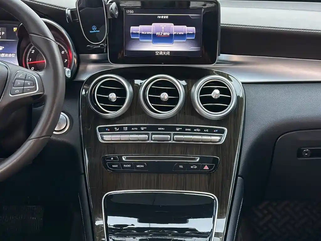 Mercedes-Benz GLC 2017 GLC 260 4MATIC Luxury фото 18
