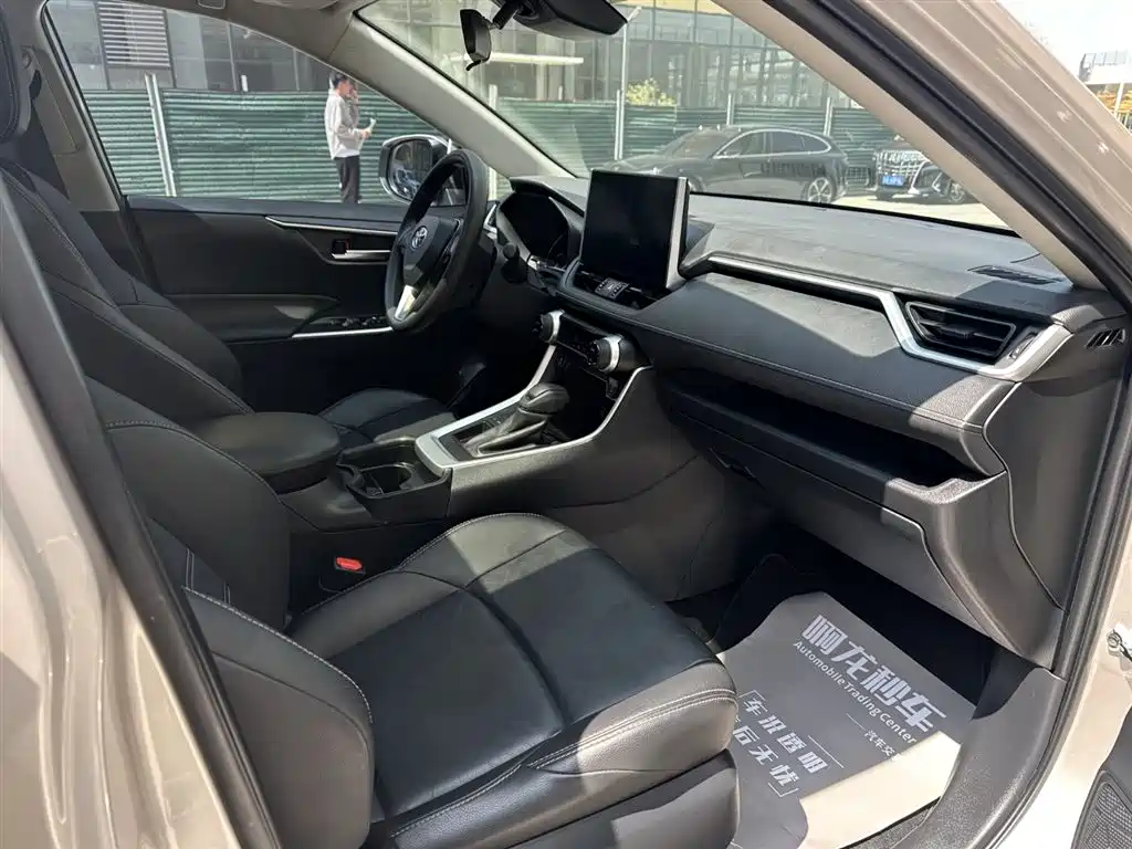 Toyota Wildlander 2020 2.0L CVT 2WD Luxury Edition фото 14