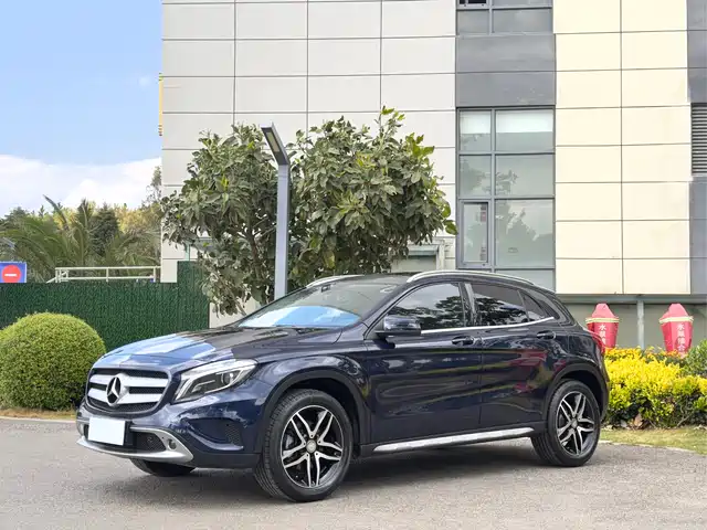 MERCEDES-BENZ GLA