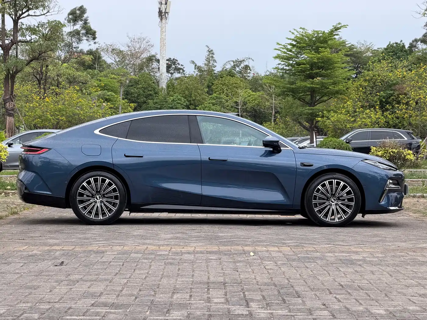 GEELY GALAXY GALAXY SPARKLE 8