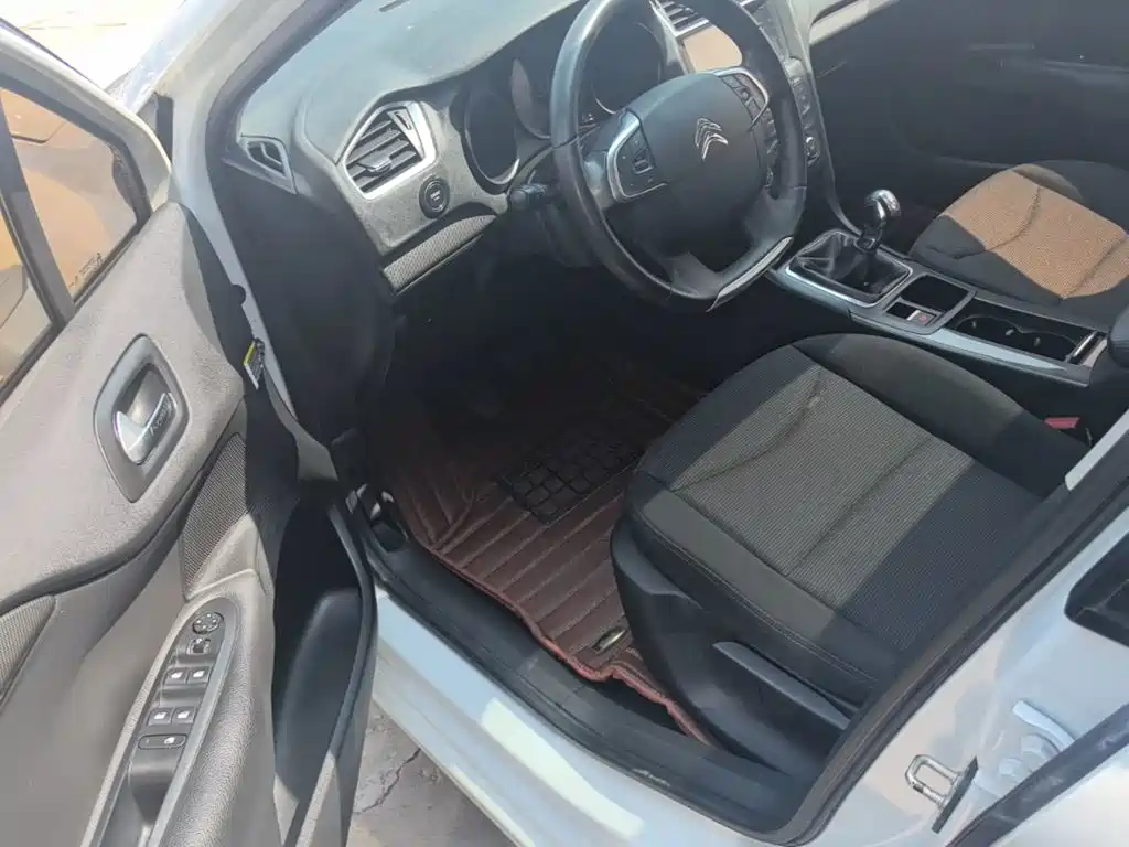 Citroën C4L 2017 2016 1.2T Manual Leading Edition