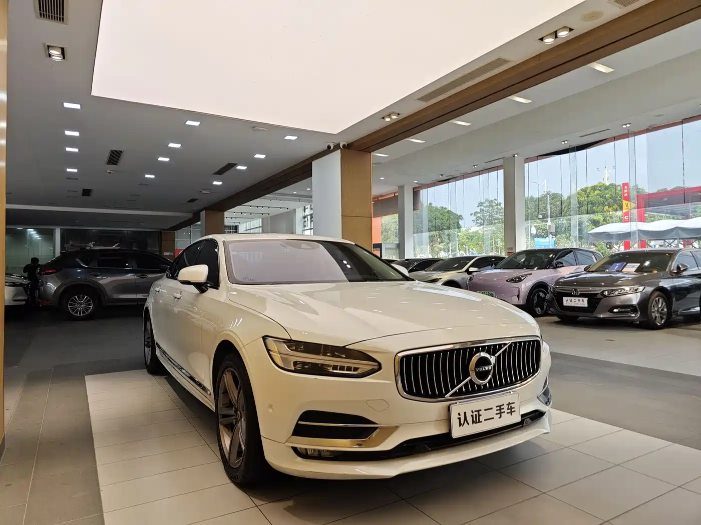 Фото 5 - Volvo S90