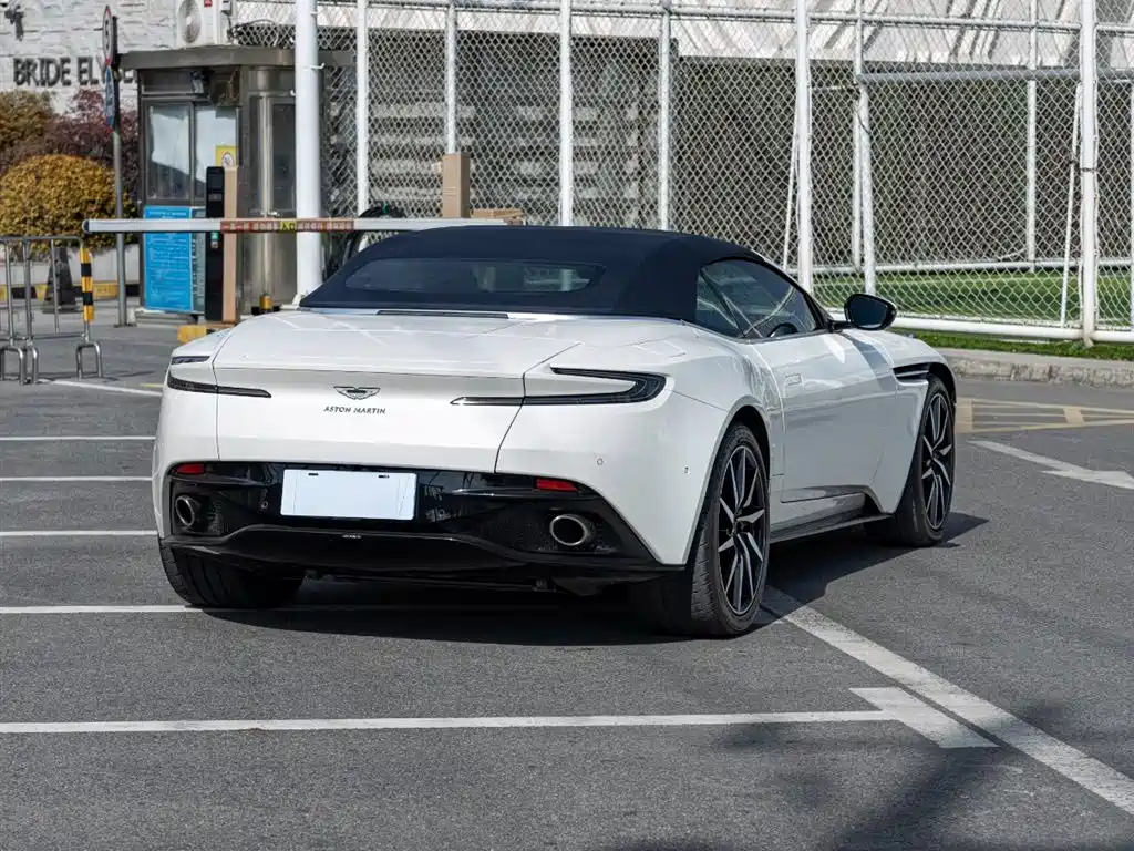 Фото 4 - Aston Martin DB11