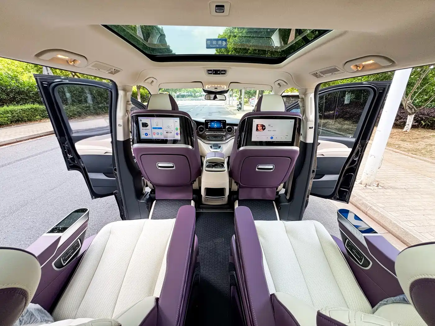 Mercedes-Benz V-Class 2022 V 260 Pilot Edition фото 17