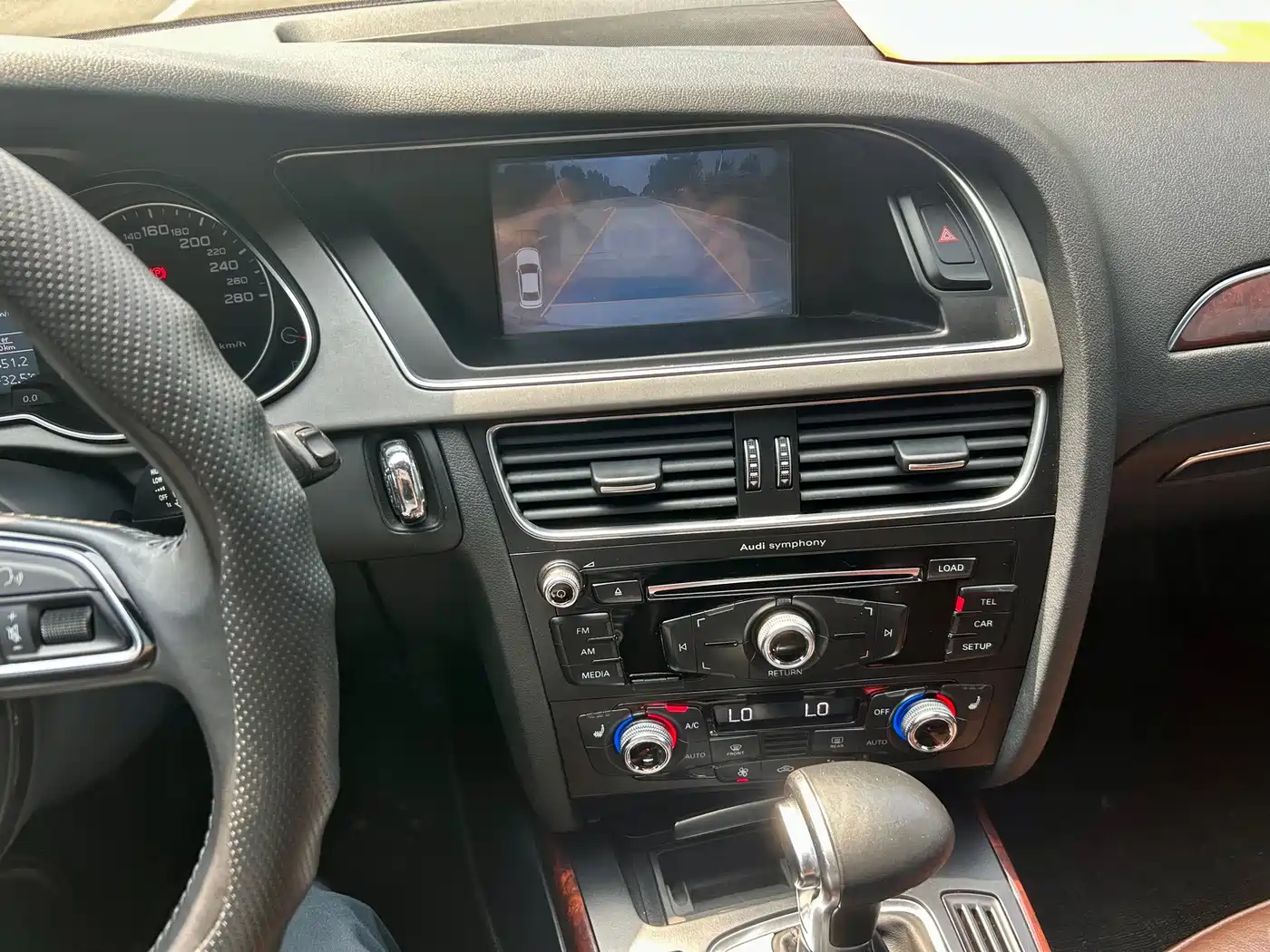 Фото 12 - Audi A4L