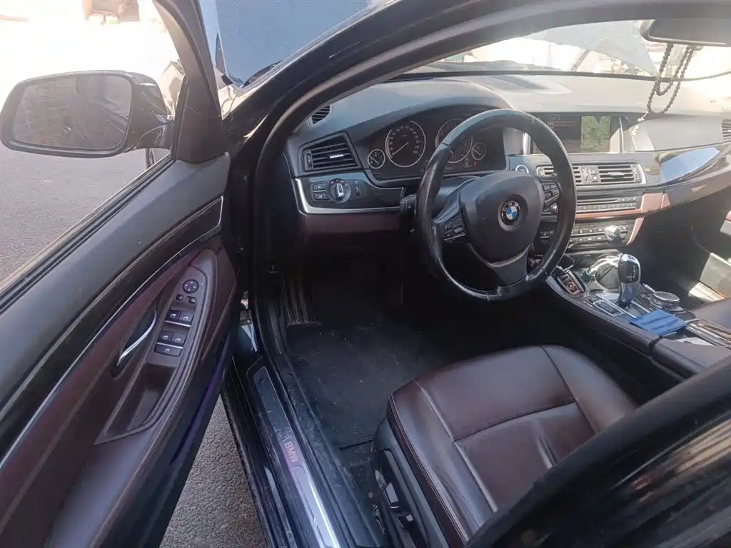 BMW 5 Series 2014 525Li Luxury Design Package фото 14
