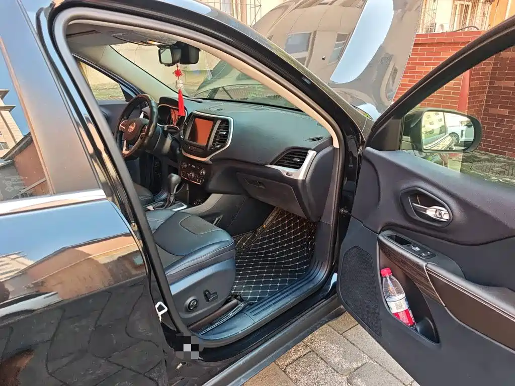 Photo 19 - Jeep Cherokee