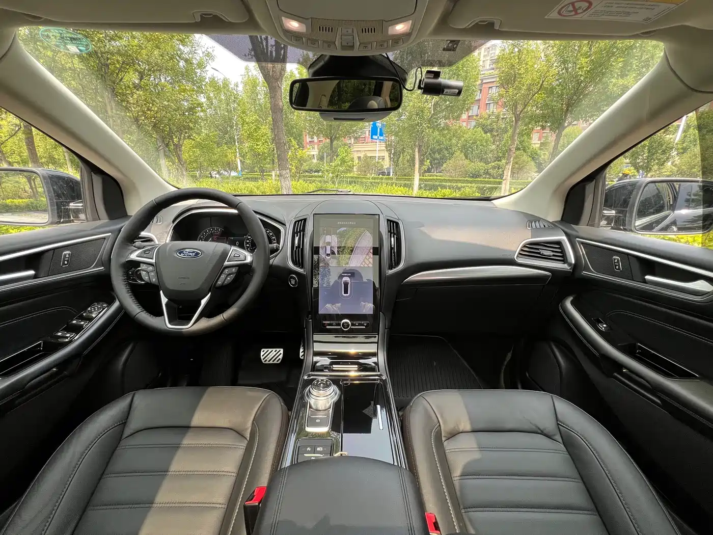 Photo 13 - Ford Edge