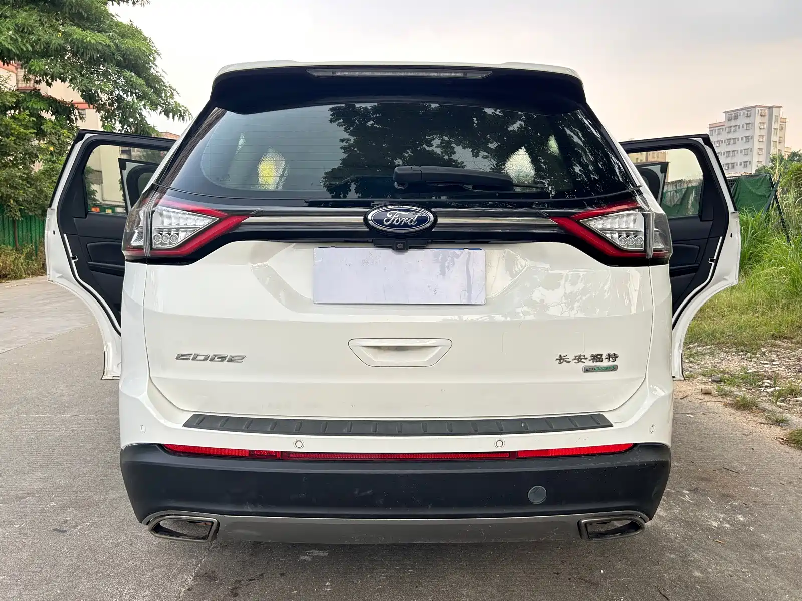 Photo 5 - Ford Edge