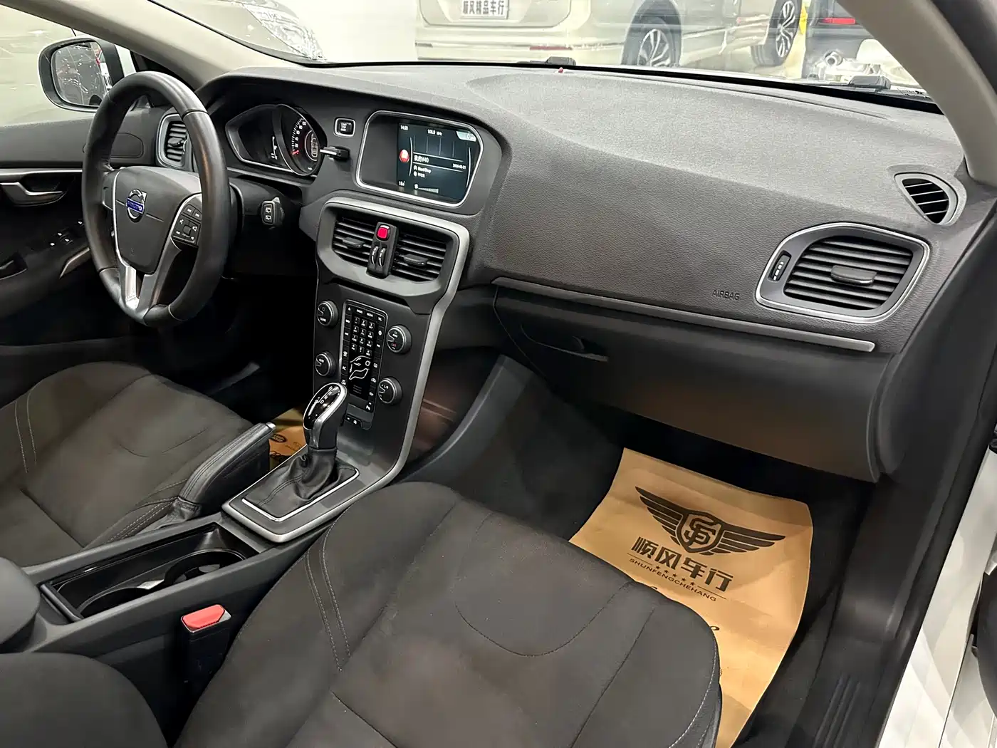 Фото 7 - Volvo V40