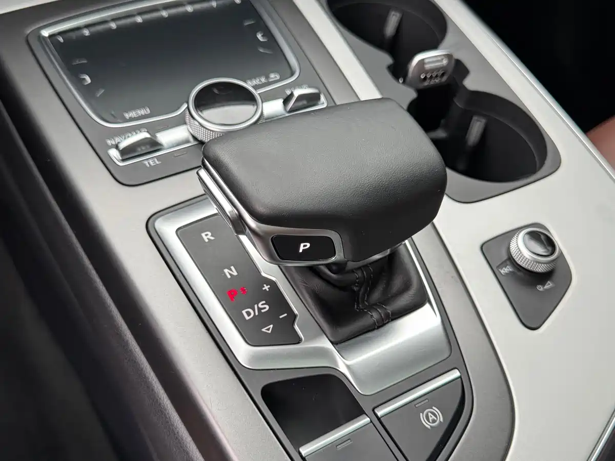 Audi Q7 2018 40 TFSI Comfort фото 8
