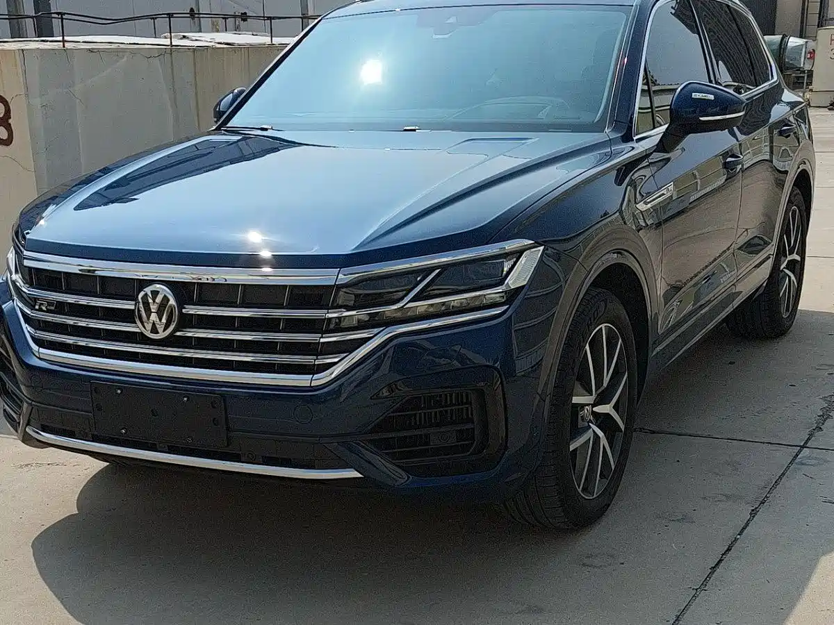Фото 1 - Volkswagen Touareg