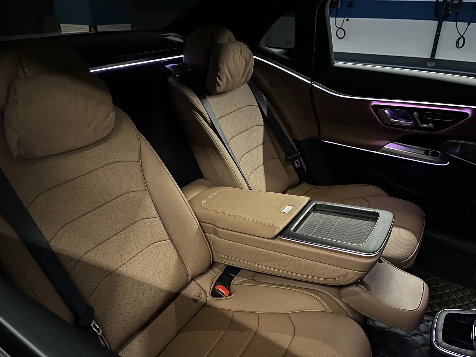 Фото 17 - Mercedes-Benz E-Class