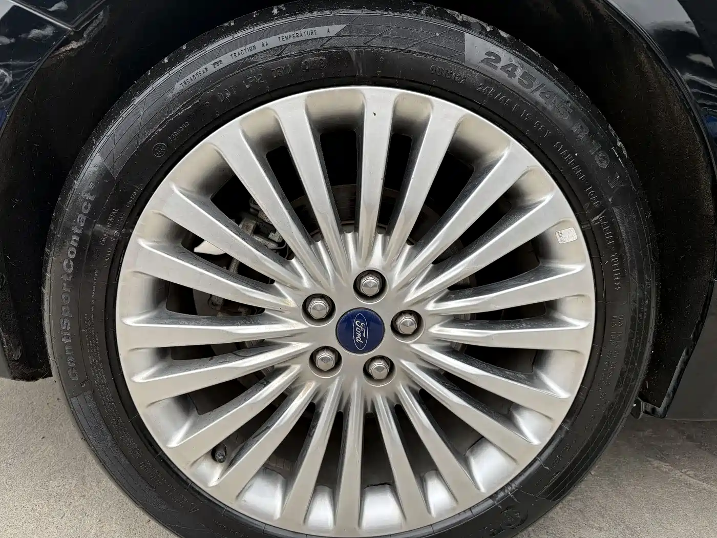 Photo 8 - Ford Taurus