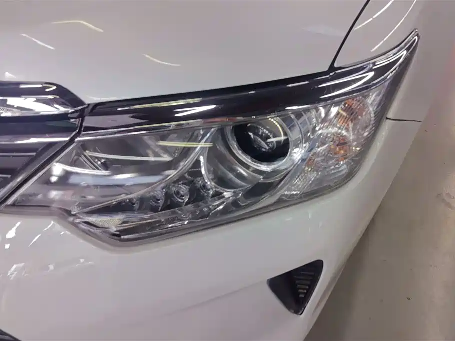 Toyota Camry 2015 2.0E Elite Edition фото 5
