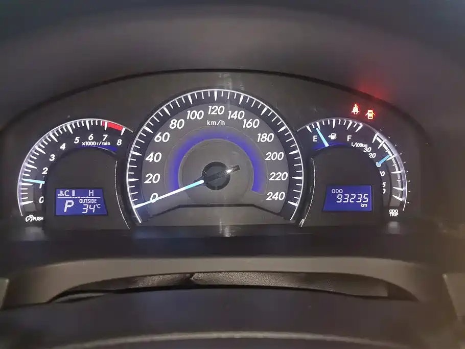 Toyota Camry 2015 2.0E Elite Edition фото 14