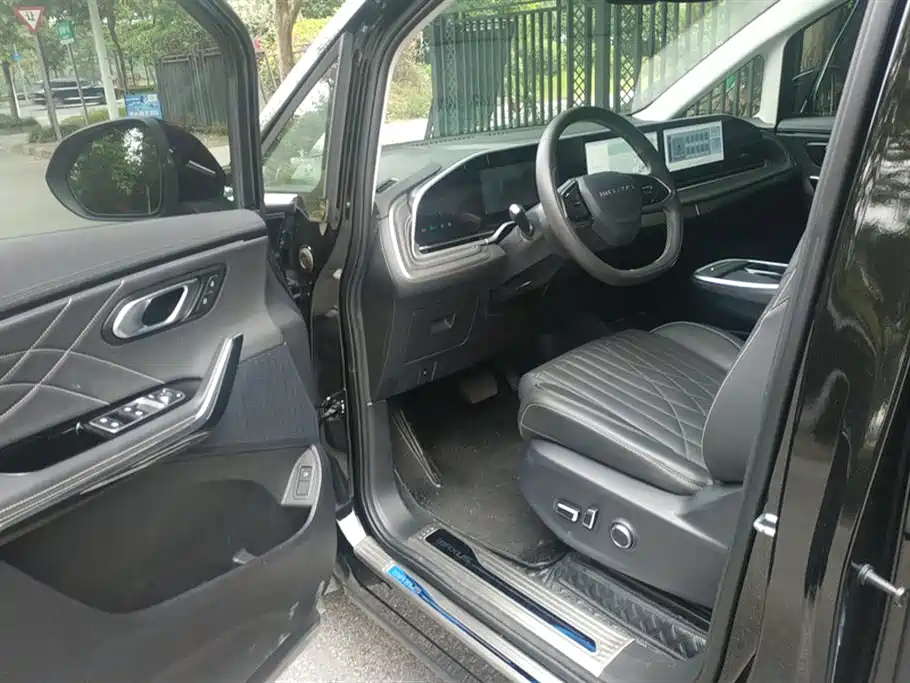 SAIC Maxus Maxus G90 2022 2.0T Nebula 7-Seater Edition фото 9