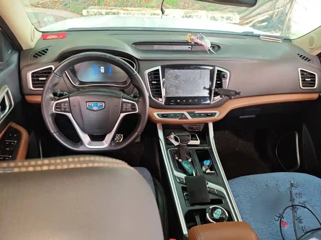 Фото 5 - Geely Emgrand X6