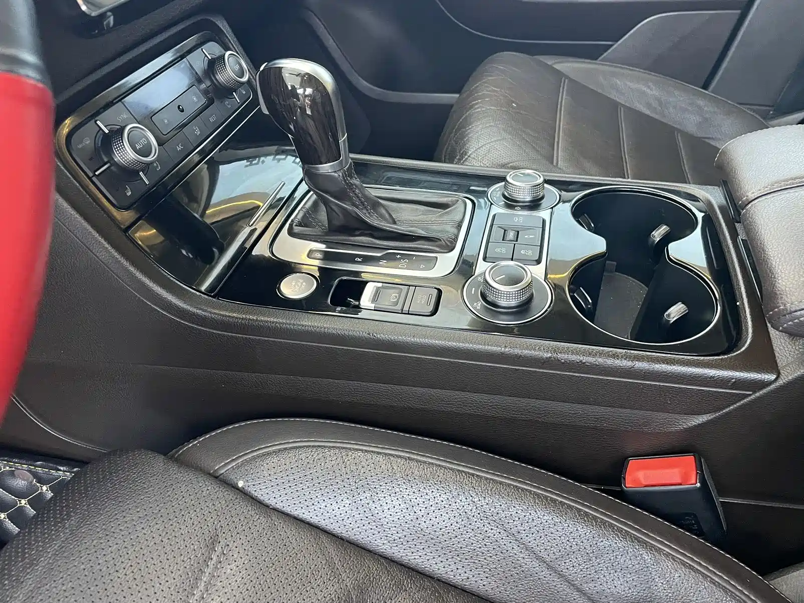 Фото 9 - Volkswagen Touareg