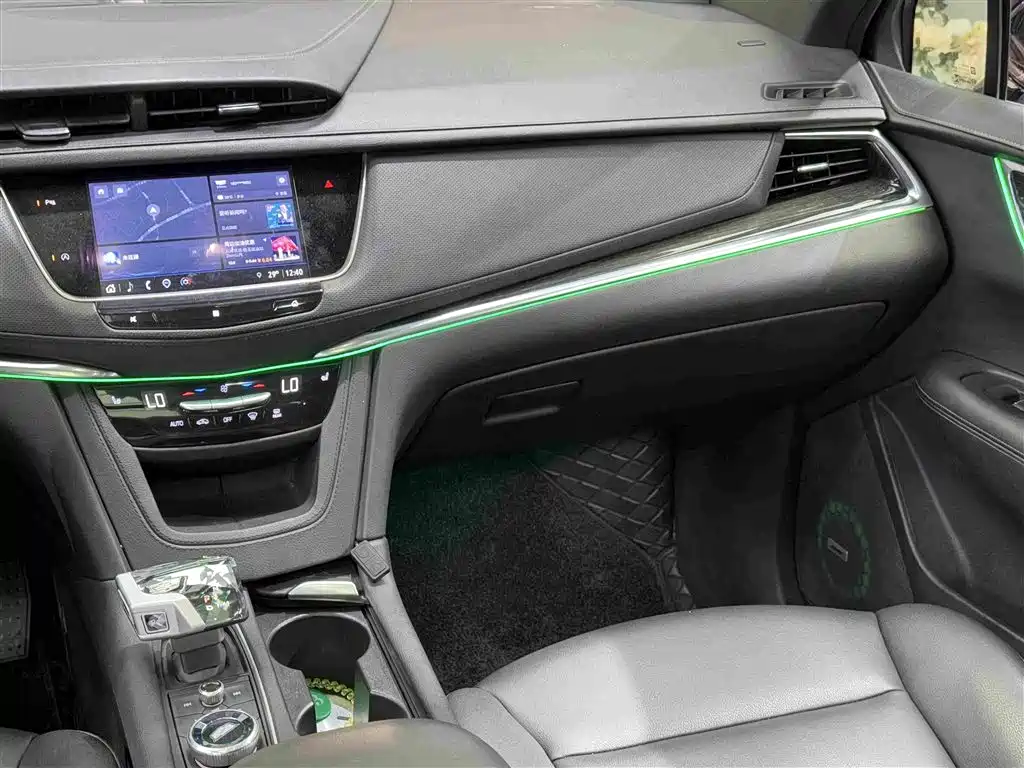 Фото 12 - Cadillac XT5