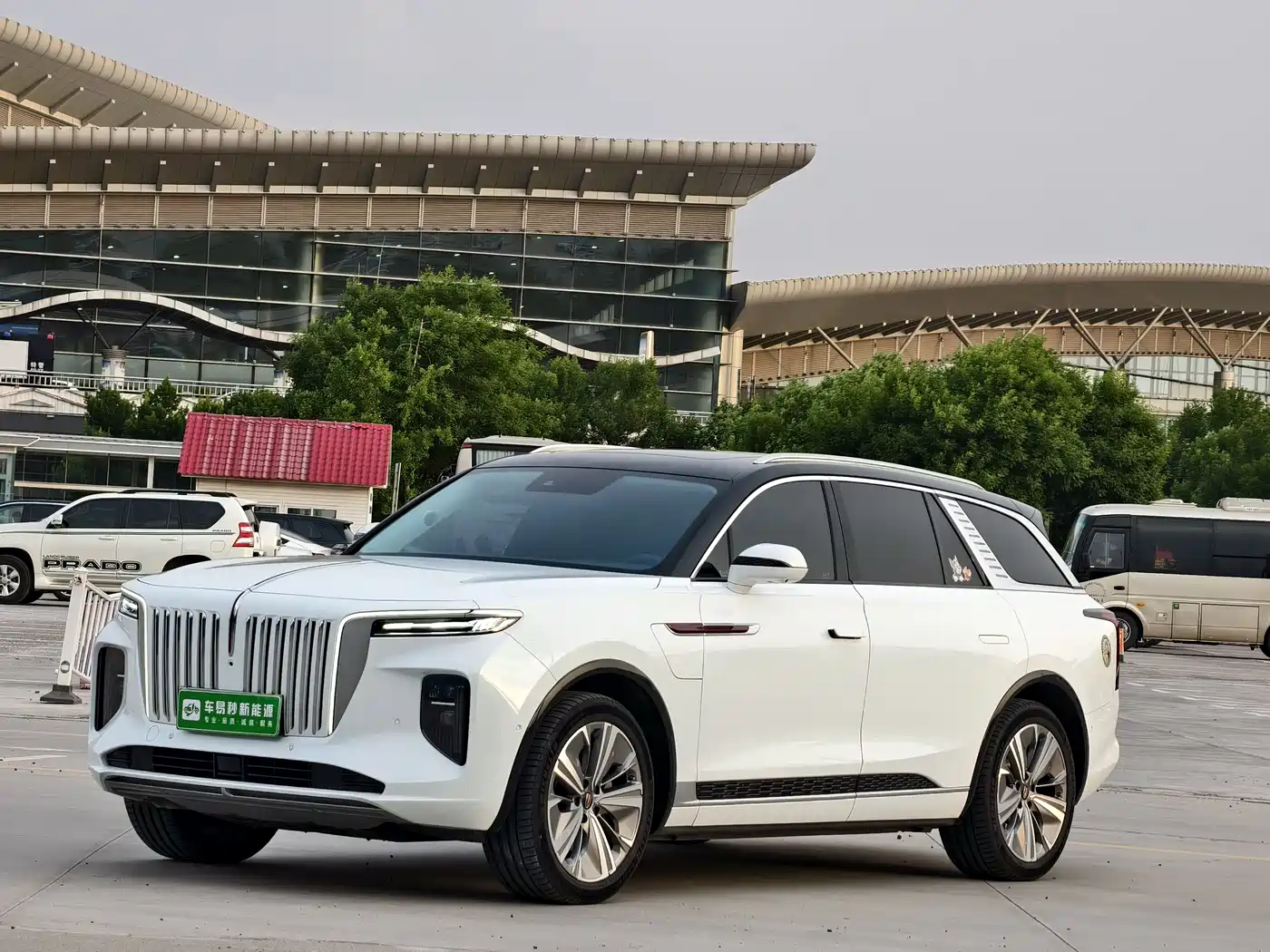 Hongqi E-HS9 2022 690km Qi Xiang Edition (6-seater)