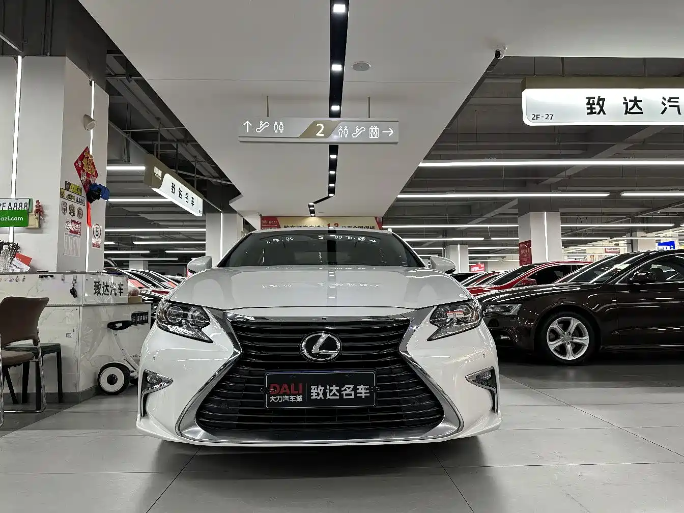 Фото 2 - Lexus ES