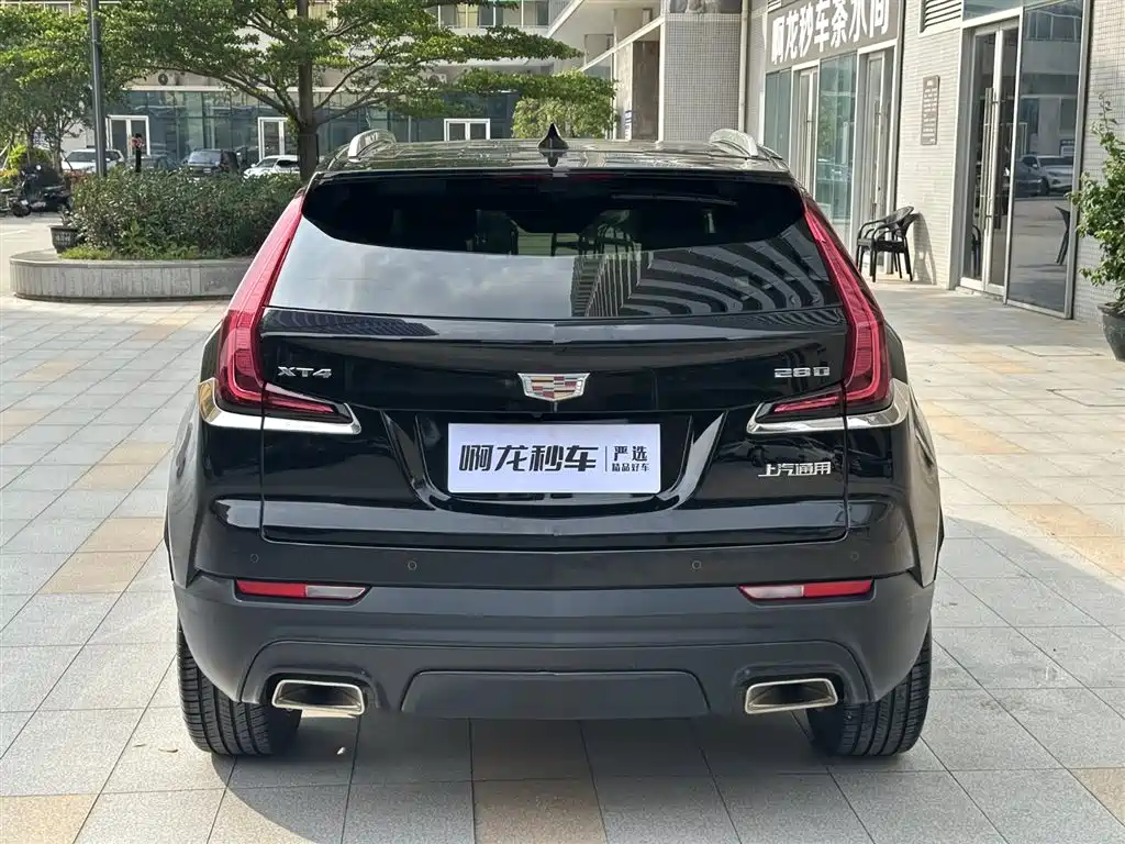 CADILLAC XT4