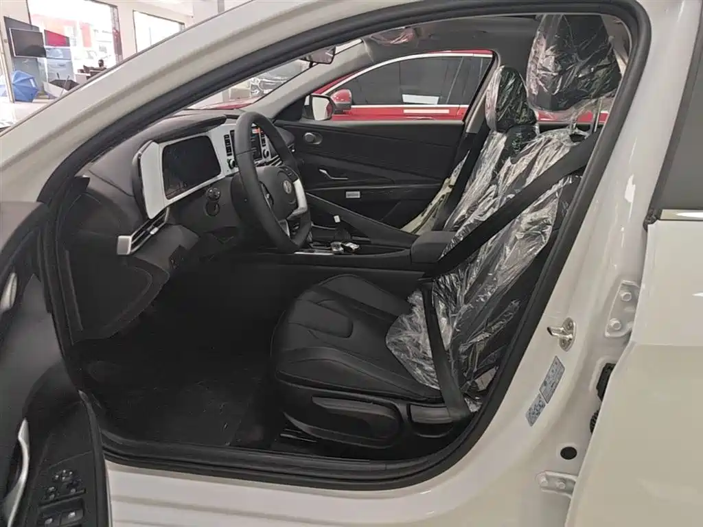 Hyundai Elantra 2023 1.5L CVT GLX Elite Edition фото 15