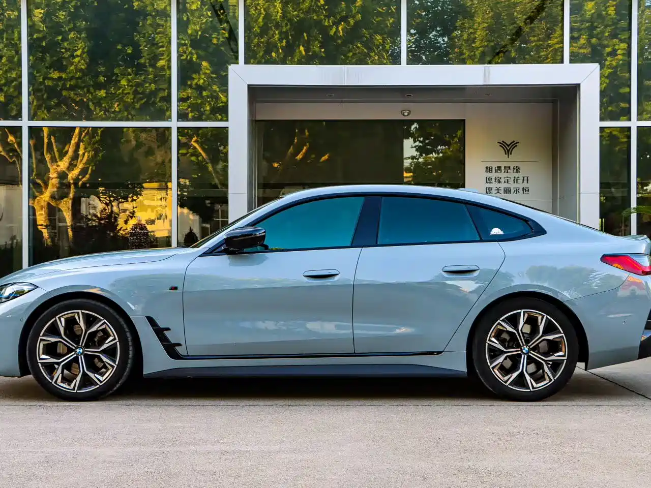 BMW 4 Series 2024 430i Gran Coupe M Sport Shadowline Package фото 4