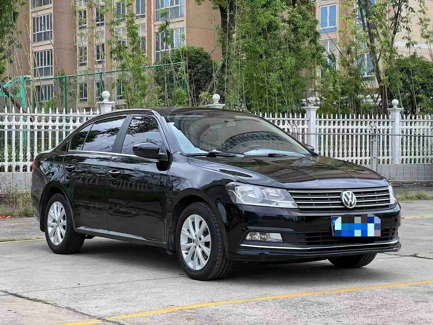Volkswagen Lavida 2015 1.6L Automatic Comfort Edition фото 2