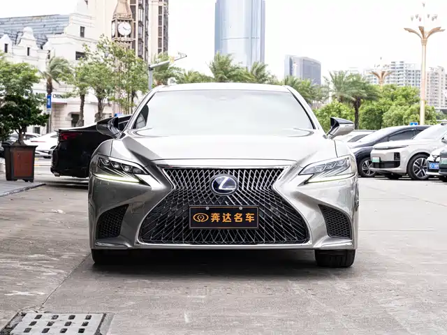 Lexus LS 2018 500h Luxury Edition China V — фото 2
