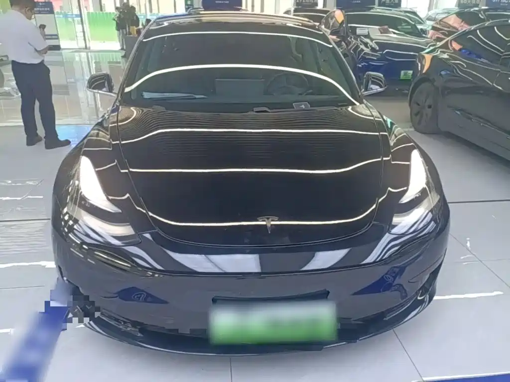 Фото 3 - Tesla Model 3