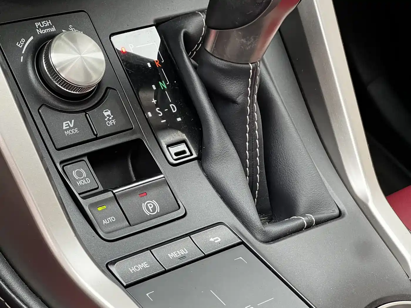 Lexus NX 2020 300h FWD F Sport China V фото 10
