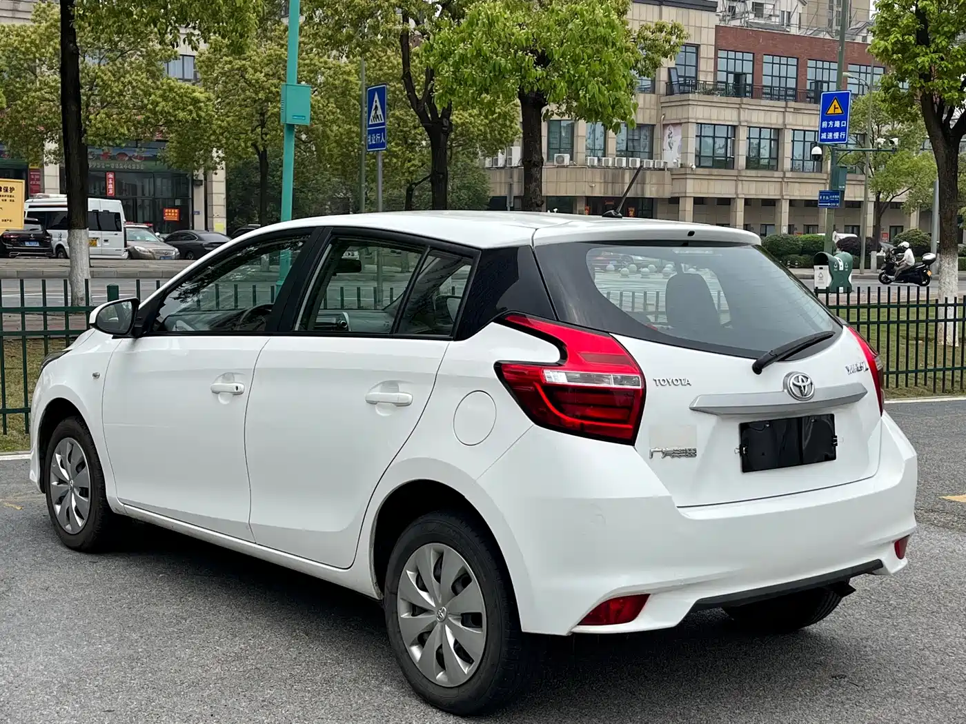 Toyota YARiS L Zhi Xuan 2021 1.5L CVT Leading Edition фото 6