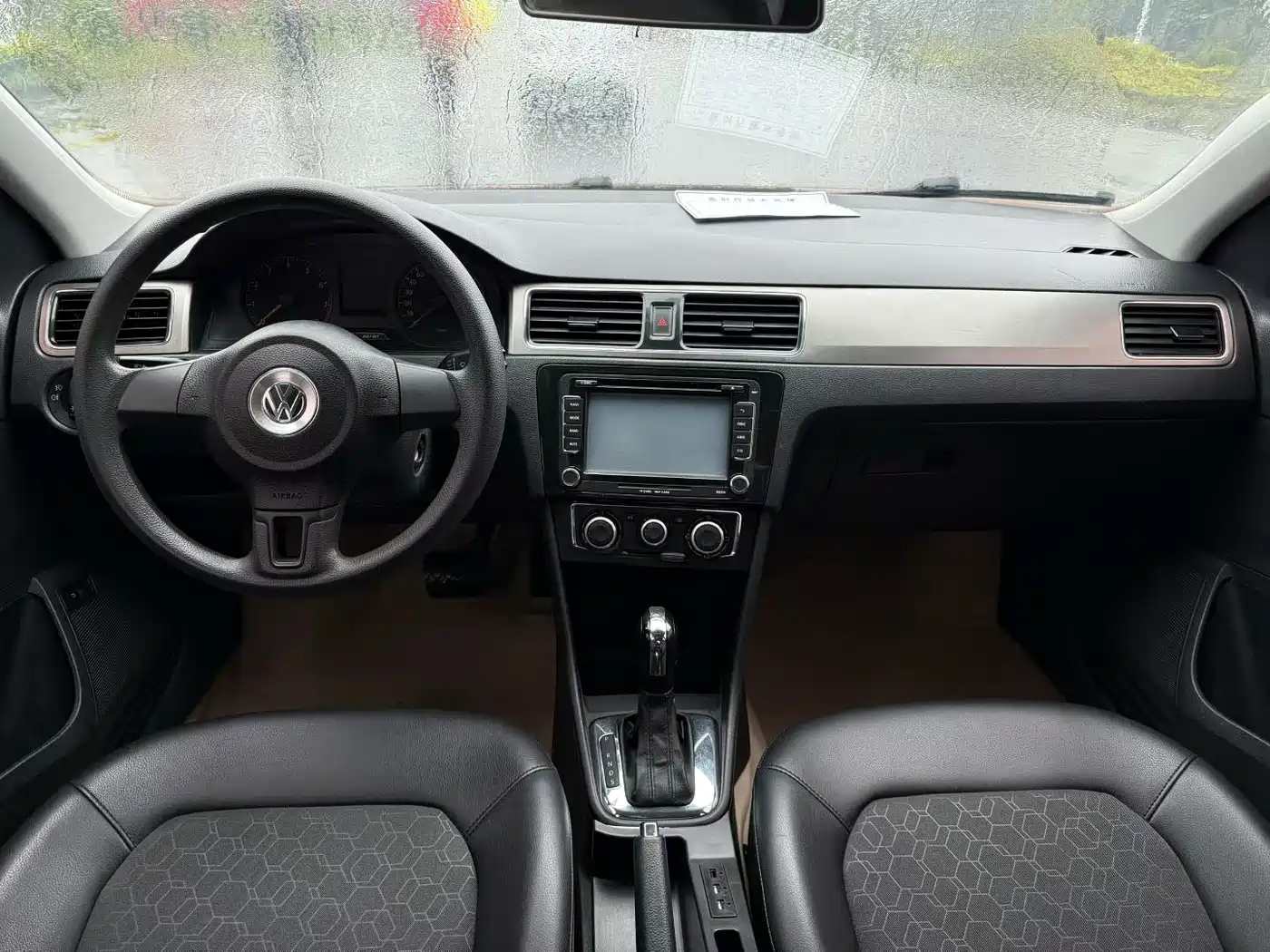 Volkswagen Santana 2015 1.6L Automatic Comfort Edition фото 9