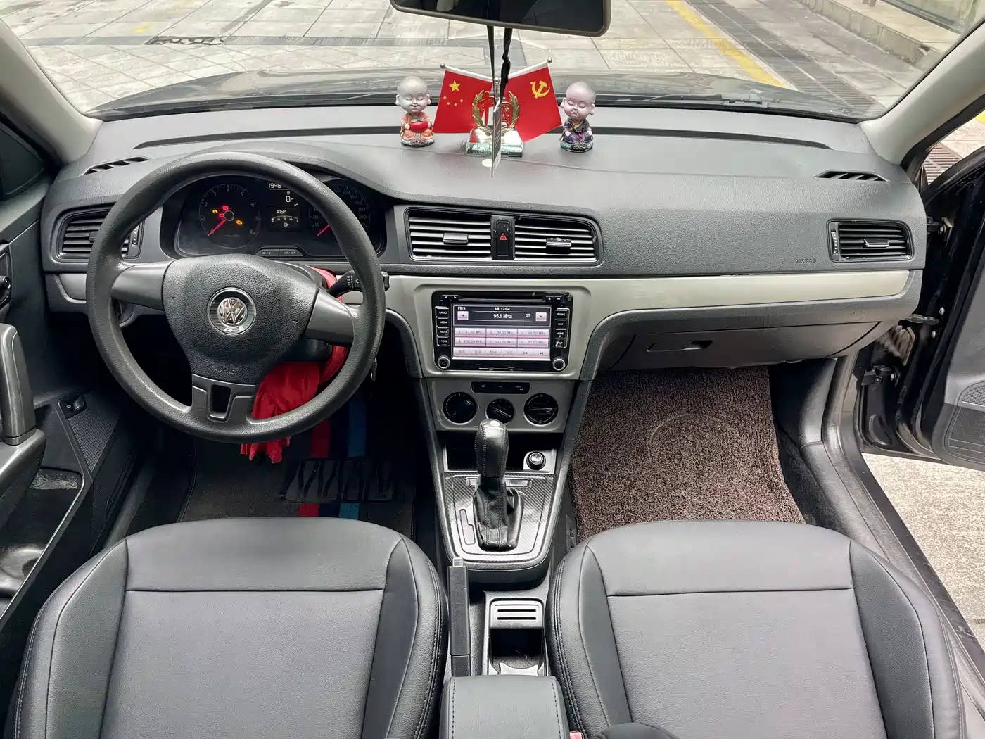 Volkswagen Lavida 2015 1.6L Automatic Trend Edition фото 12