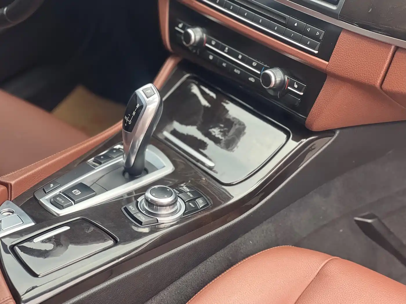 BMW 5 Series 2014 525Li Leading фото 6