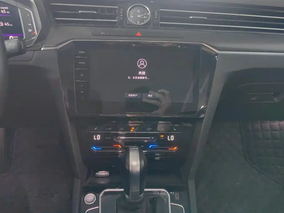 Volkswagen Magotan 2020 330TSI DSG Luxury фото 13