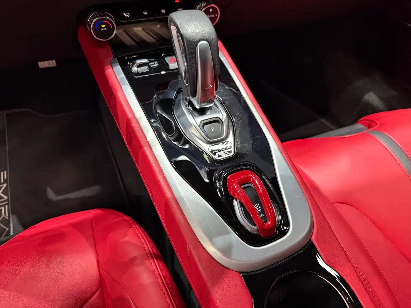 Lotus Cars EMIRA 2021 2.0T DCT First Edition фото 7
