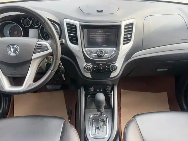 Фото 6 - Changan CS35