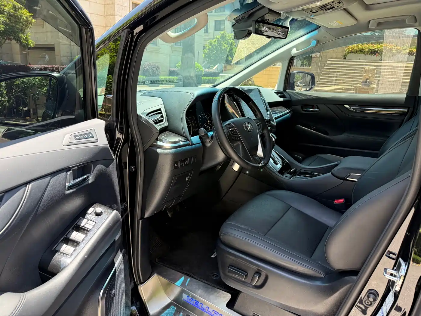 Toyota Vellfire 2023 Crown Hybrid 2.5L HV Luxury фото 7