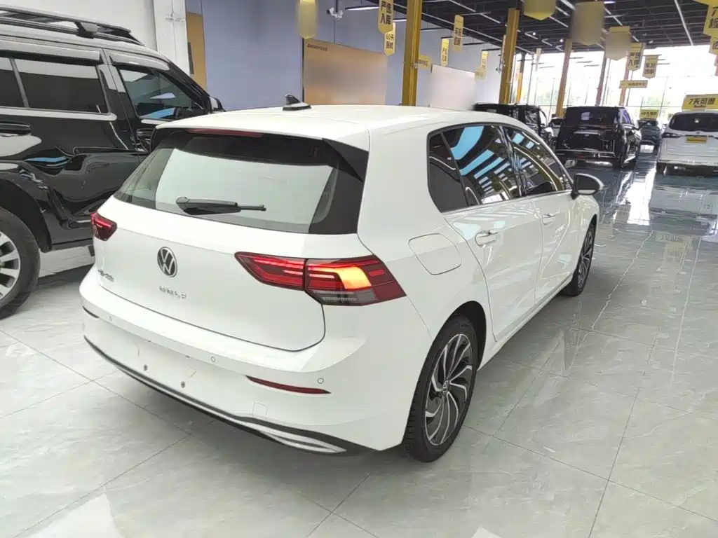 صورة 7 - Volkswagen Golf