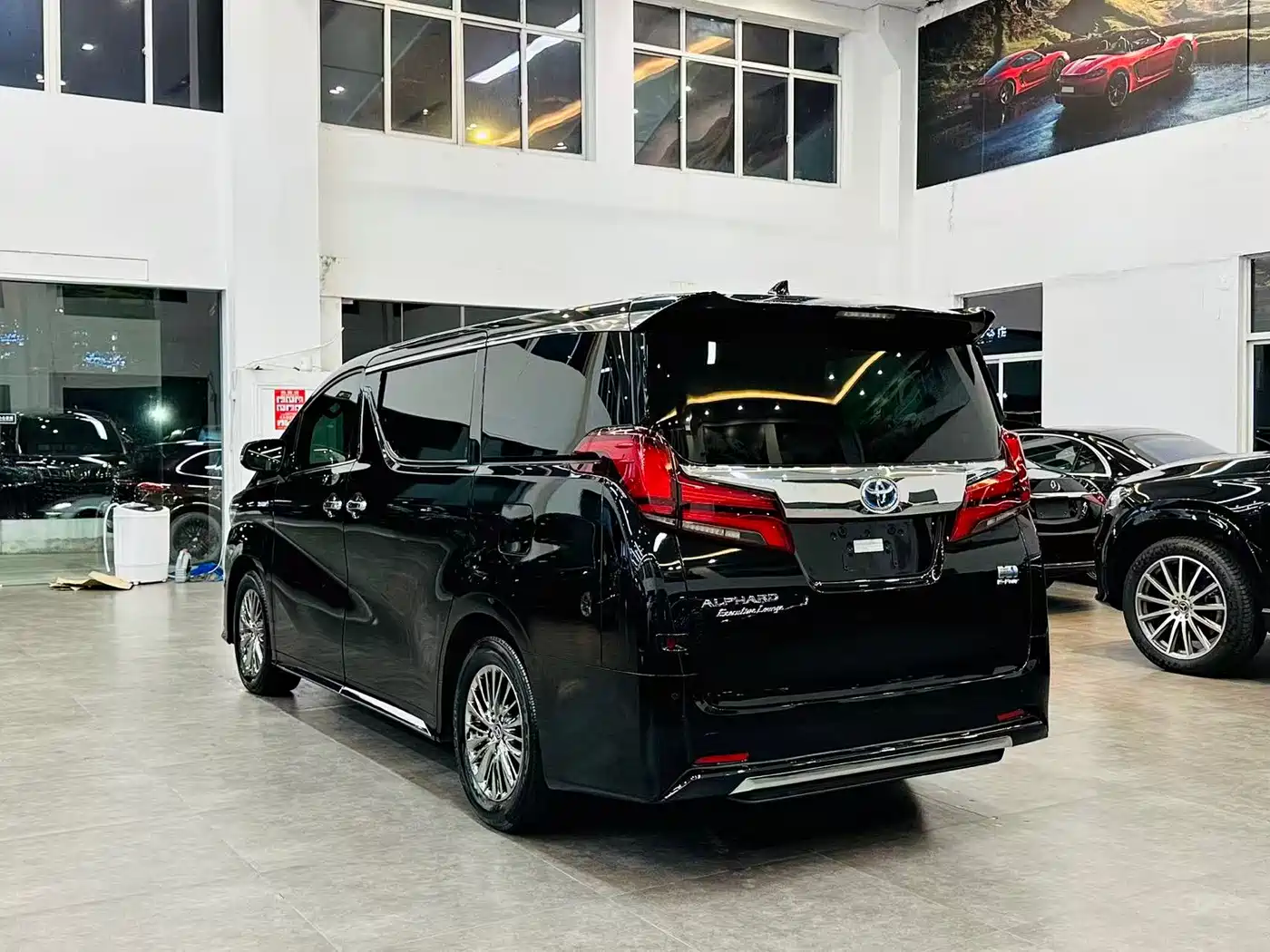 Toyota Alphard 2021 Hybrid 2.5L Ultimate фото 4