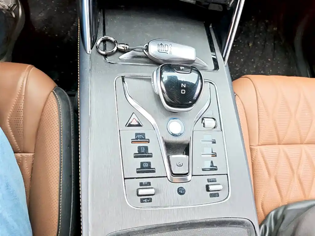 BYD Tang New Energy 2023 Model DM-i Champion Edition 112KM Deluxe фото 14