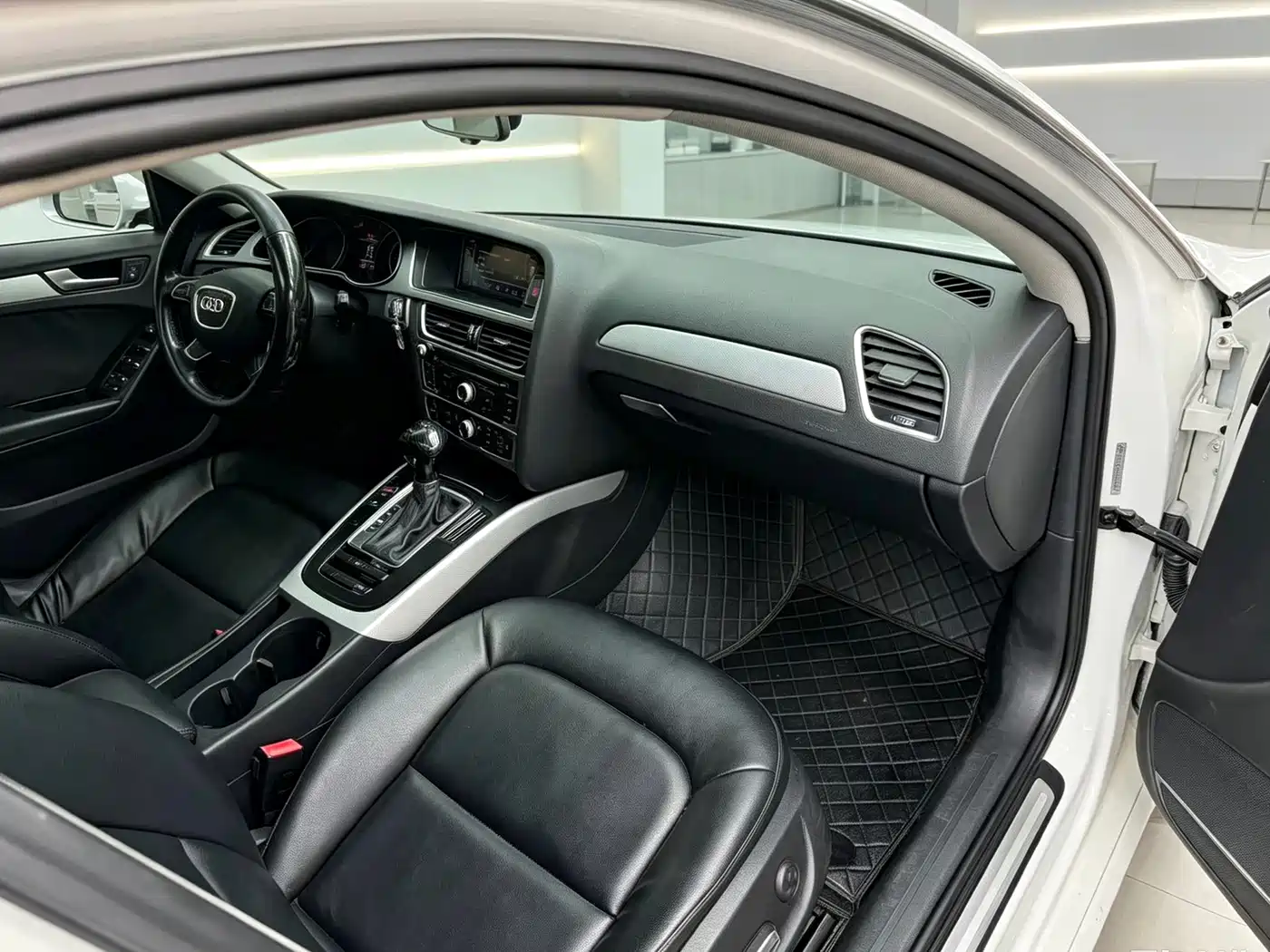 Фото 7 - Audi A4L