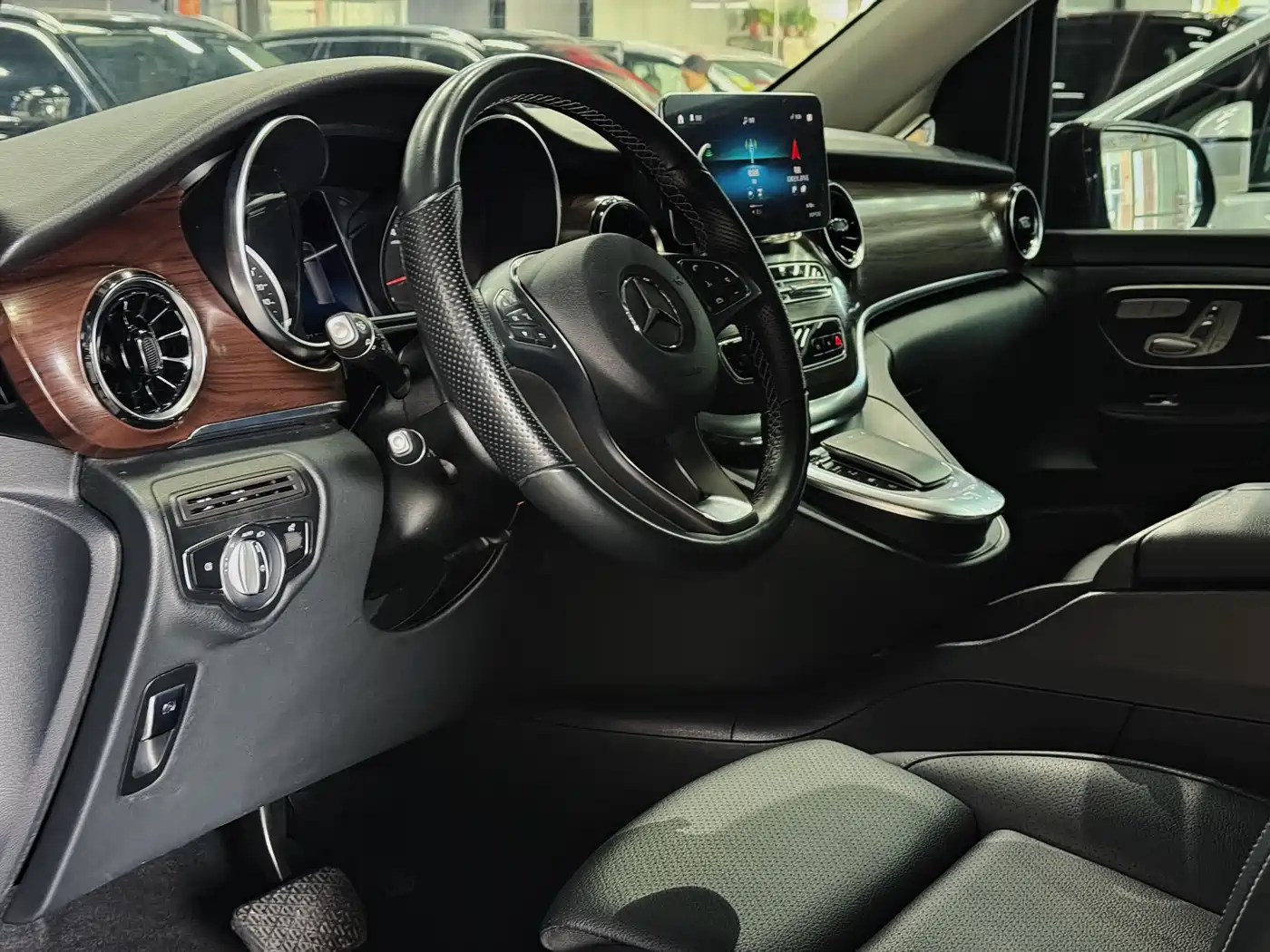 Mercedes-Benz V-Class 2022 V 260 Pilot Edition фото 2