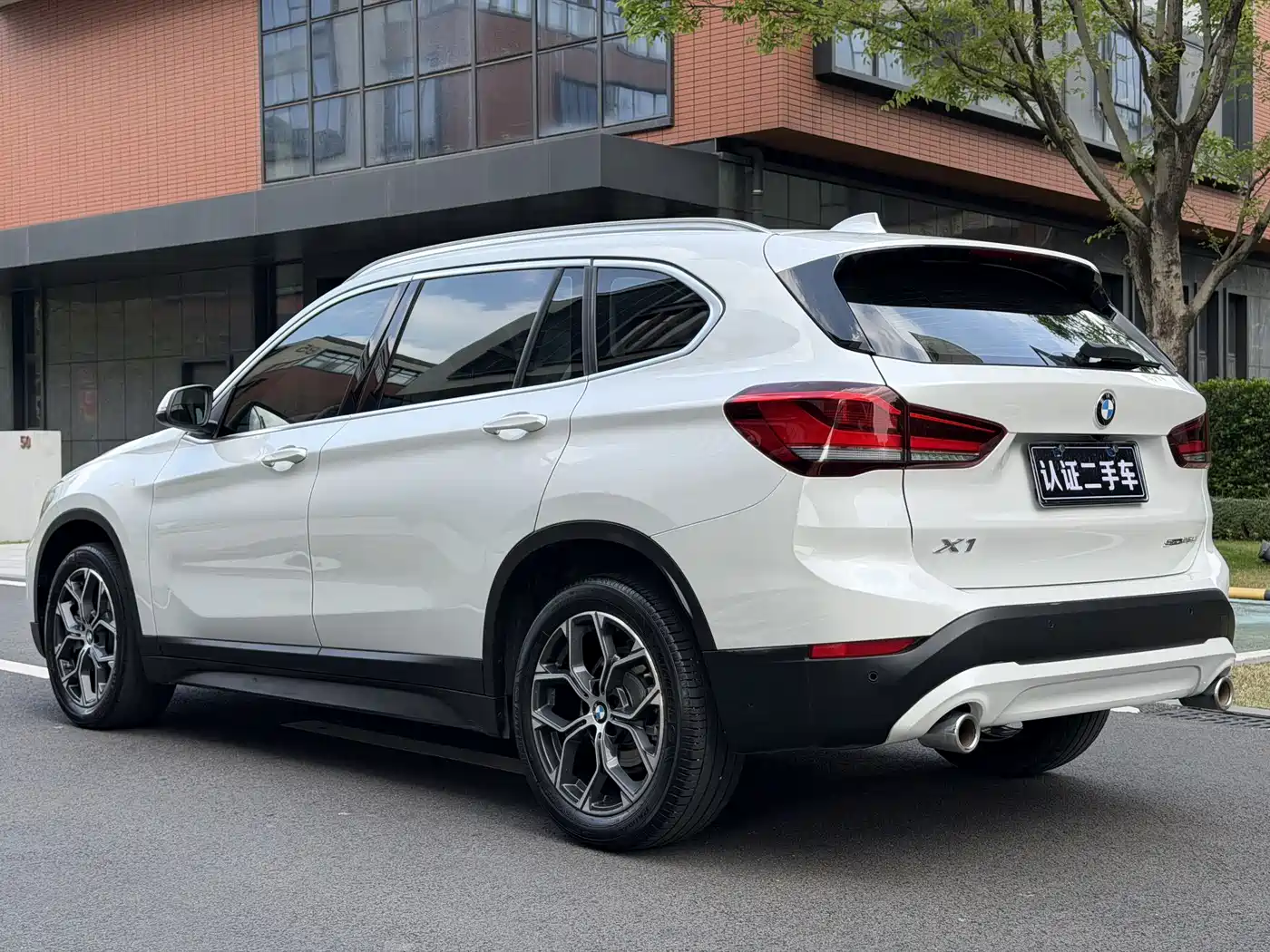 BMW X1 2022 sDrive25Li Leading фото 2