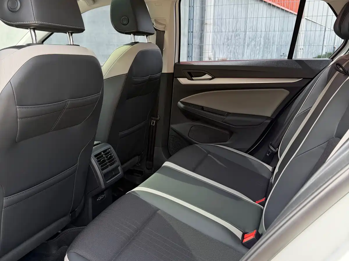 Volkswagen Golf 2023 Facelift 280TSI DSG Pro фото 6