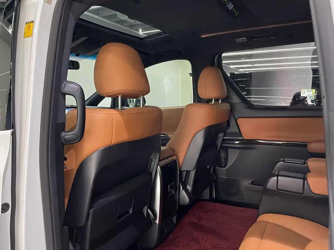 Toyota Alphard фото 9